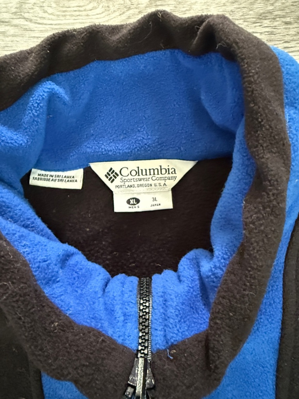 Columbia Men’s Black Fleece Jacket with Royal Blue Chest Panel - Picture 2 of 3
